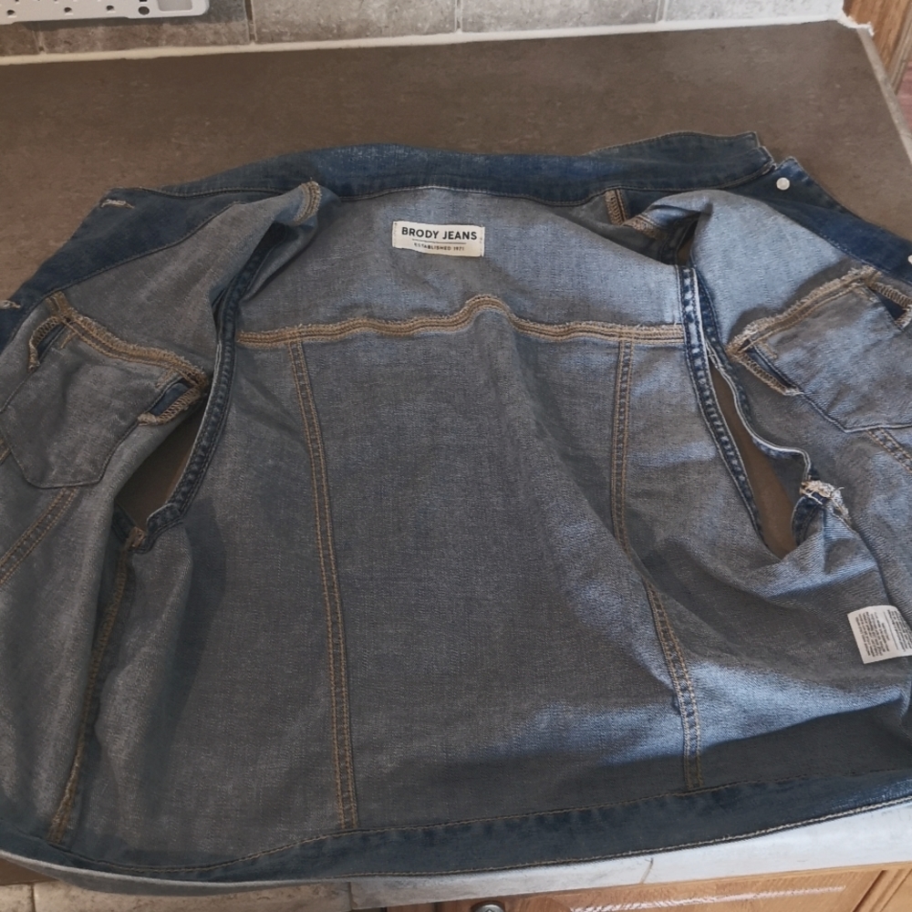Brody Jeans Light Wash Denim Button Vest Medium Fit - Picture 9 of 11